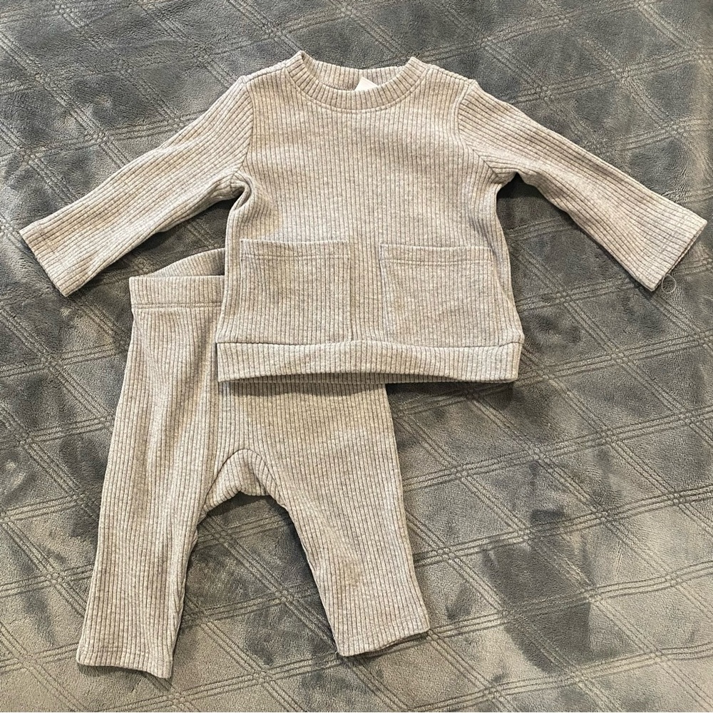 Old Navy Infant Sweater Set - 3-6 Month